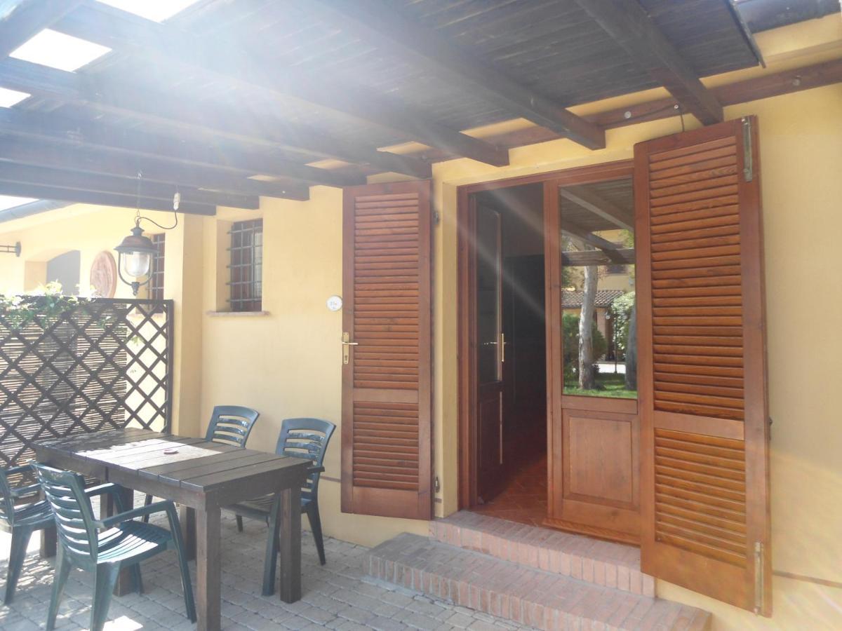 Agriturismo Le Pescine 瓦达 外观 照片